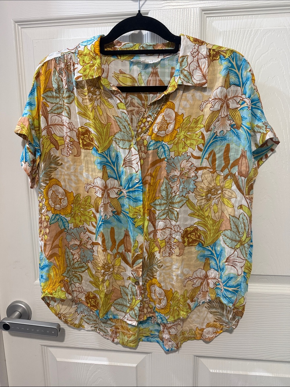 Jane & Delaney Floral Short-Sleeve Button Front Blouse in Blue & Tan